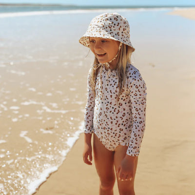 Swim Essentials Leopard Kaki UV Korumalı Bağcıklı Bebek Şapkası 2/4 Yaş